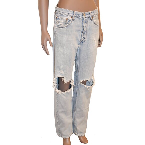 Vintage Levis 501 Light Wash Distressed Denim Jeans Size 31W 30L Straight Leg - Picture 2 of 4